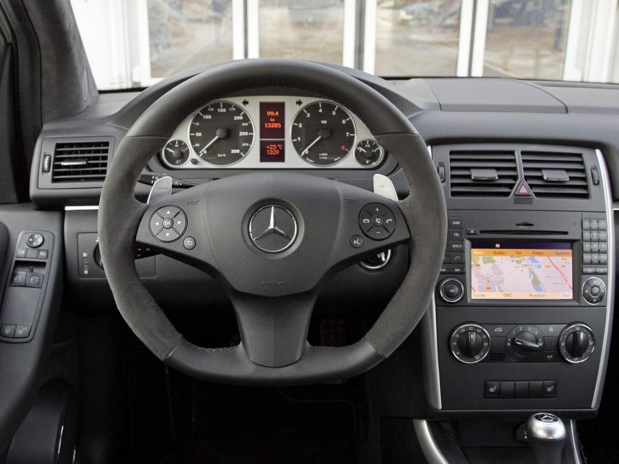  Mercedes-Benz B55 AMG Concept 2010 года  (фото 39 из 46)